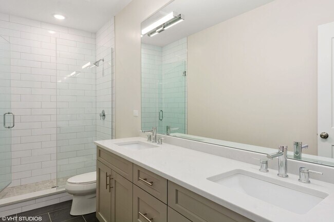 Building Photo - Condo Quality 3,400 SF Duplex Down in Roscoe Village, Pet Friendly Available August 1st