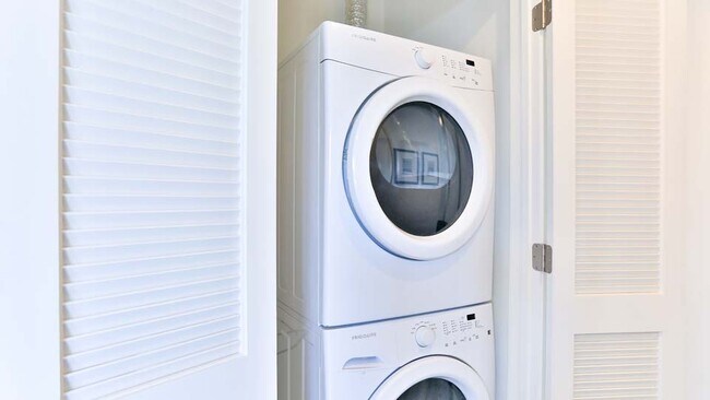 Building Photo - 4354 Teesdale Ave