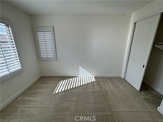 Building Photo - 66 Diamond Flats