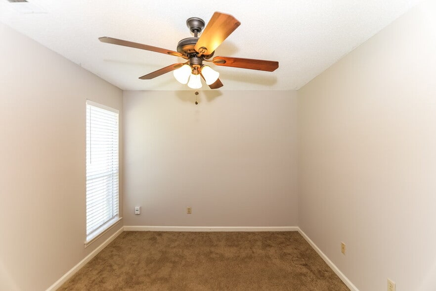 Building Photo - 6664 Laurel Valley Dr