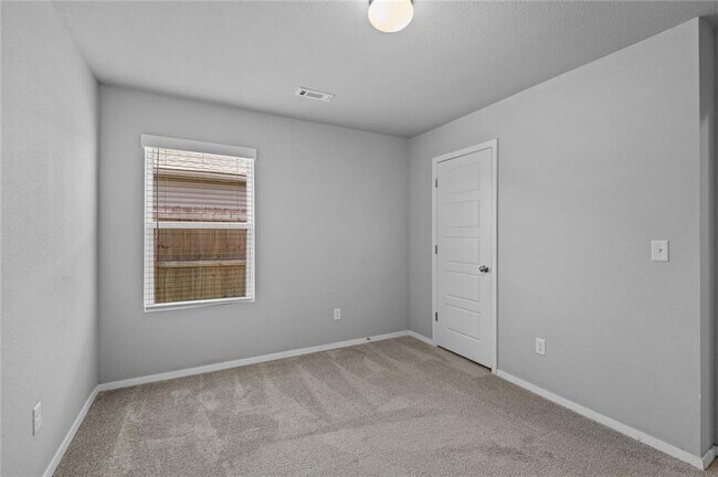 Building Photo - 988 E Bunting St
