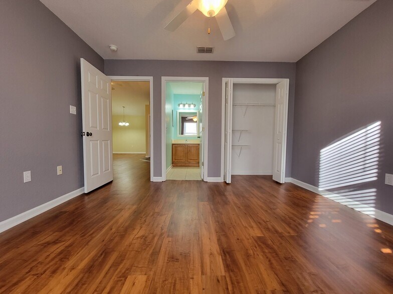 Building Photo - 2372 Quazar Cir