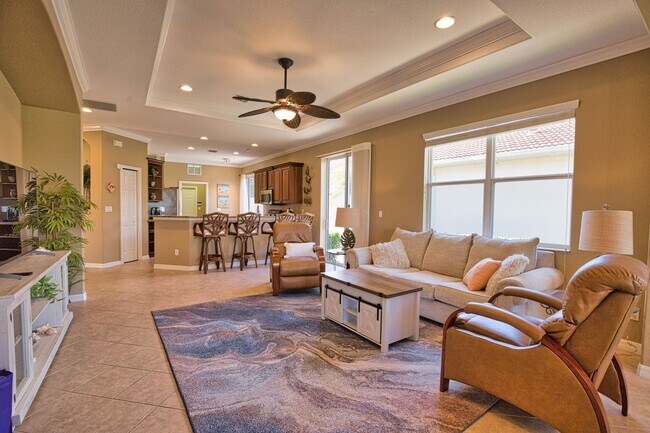 Building Photo - Seasonal Short-Term 2 Bed 2 Bath Single Family Home located in Venetian Golf and River Club!