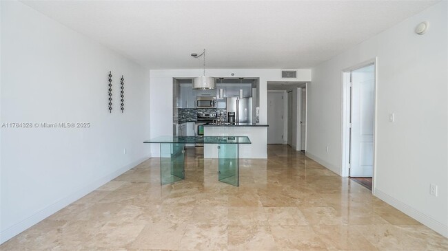 Building Photo - 1200 Brickell Bay Dr