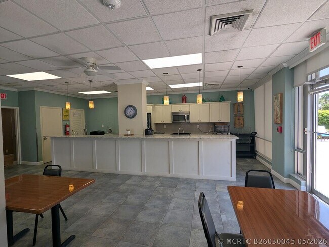 Building Photo - 2121 N Ocean Blvd