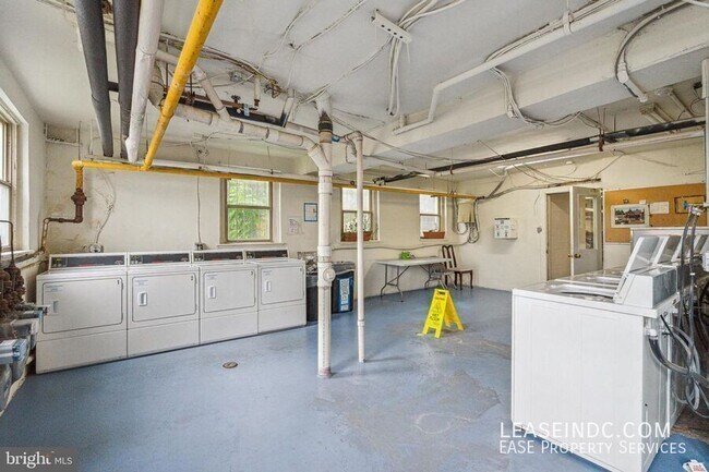 Building Photo - 1725 Lanier Pl NW