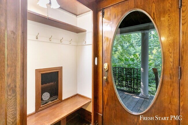 Building Photo - Spacious 3-Bedroom Haven with Sunroom & Wa...