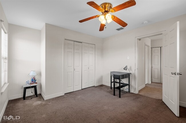 Building Photo - 1608 Shepherd Dr
