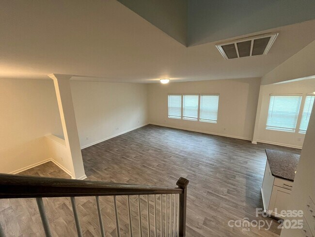 Building Photo - 4060 Beacon Ave