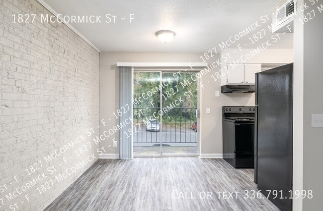 Building Photo - 1827 McCormick St