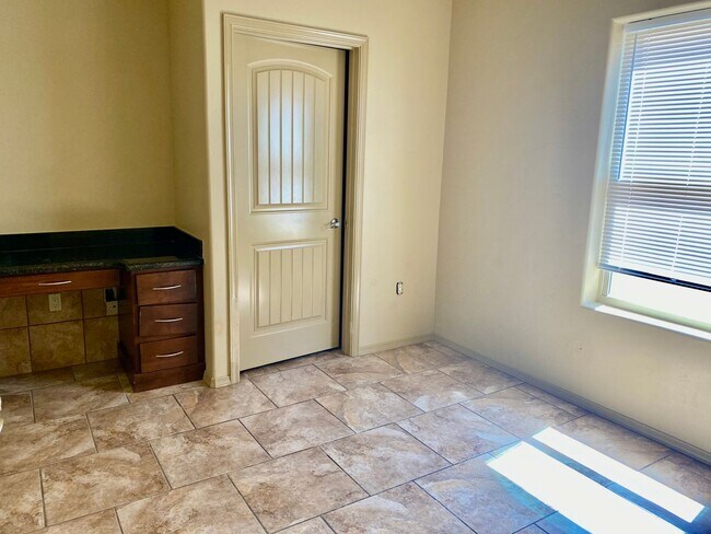 Building Photo - 4206 Tres Ninos Dr