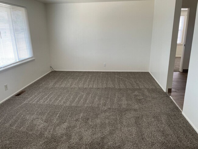 Building Photo - Beautifully Updated 3-Bed, 2-Bath Home – Move-In Ready!
