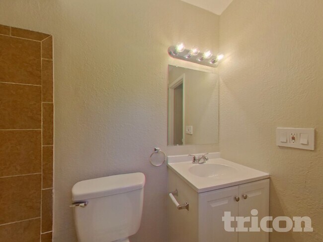 Building Photo - 15375 Hopedale Ln