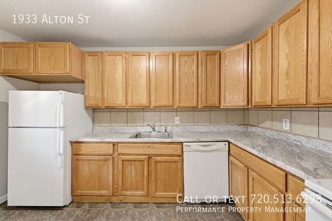 Building Photo - 1933 Alton St