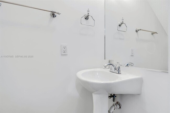 Building Photo - 3130 Bird Ave