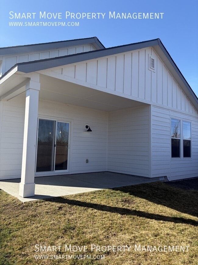 Building Photo - 10000 W La Jolla Dr