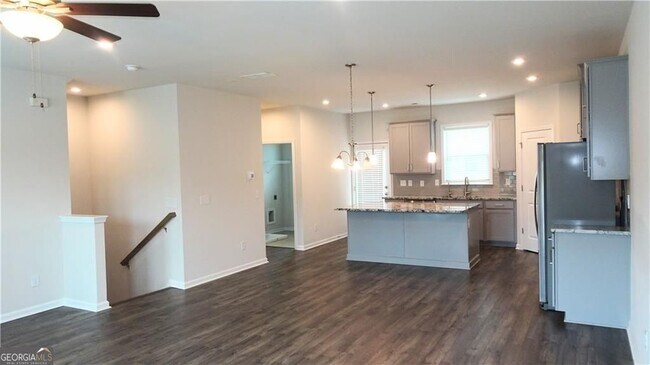 Building Photo - 3310 Reagan Way