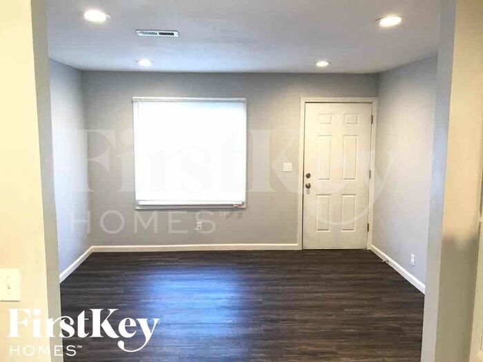 Building Photo - 7020 NE 51st Terrace