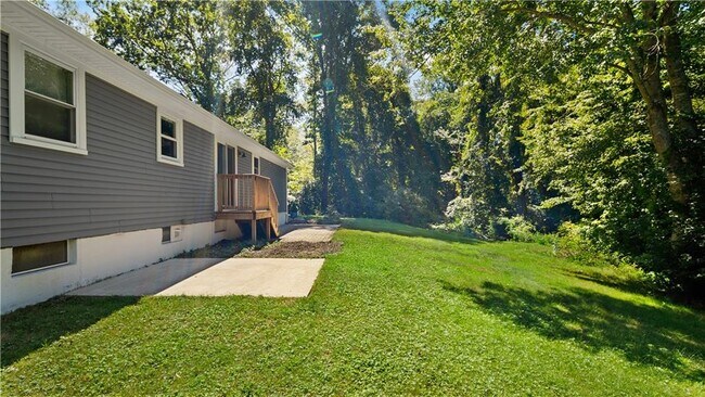 Building Photo - 40 Sachem Rd