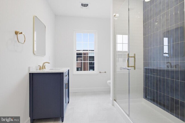 Building Photo - 100 W Front St