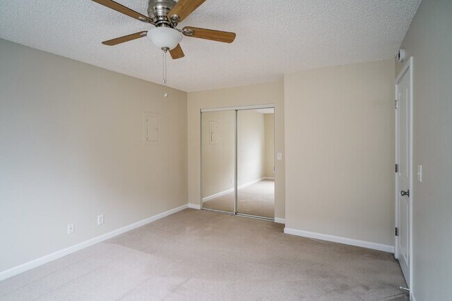 Building Photo - 4314 Southwest View Point Ter