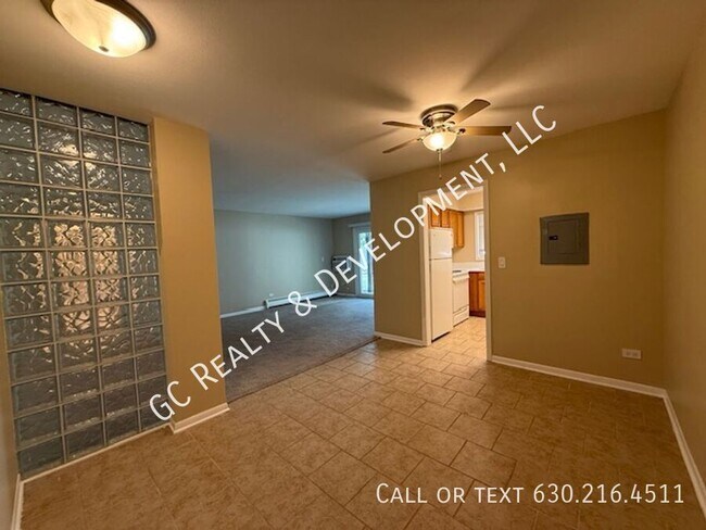 Building Photo - 268 N Carter St