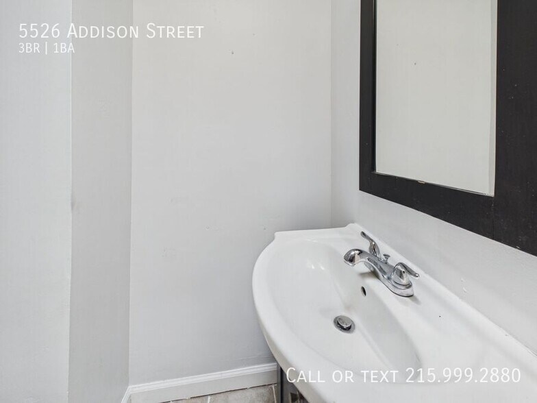 Building Photo - 5526 Addison St