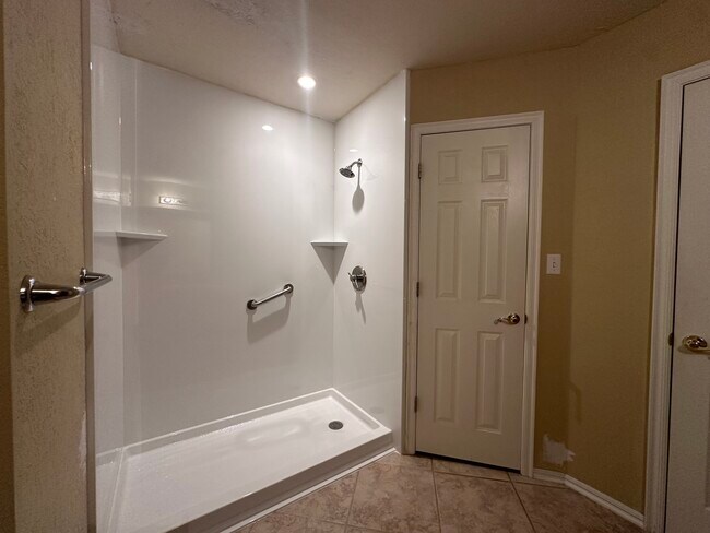 Building Photo - 6816 SW Drakestone Blvd