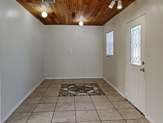 Building Photo - 142 Lynbrook Dr