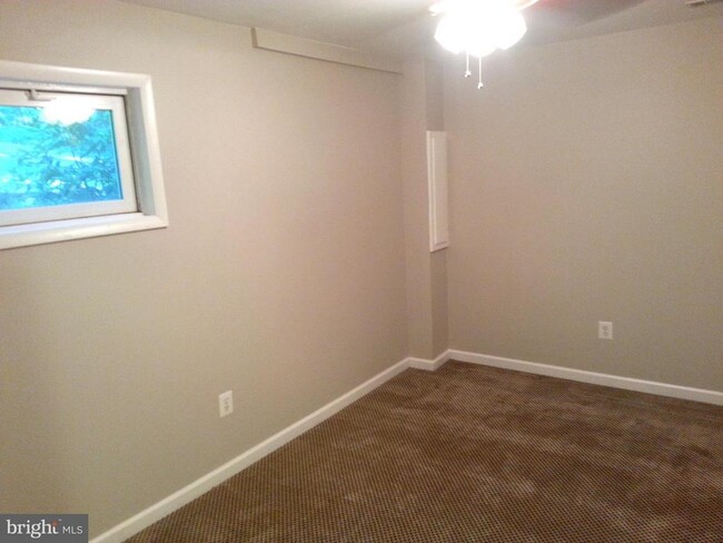 Building Photo - 1601 Summit Dr