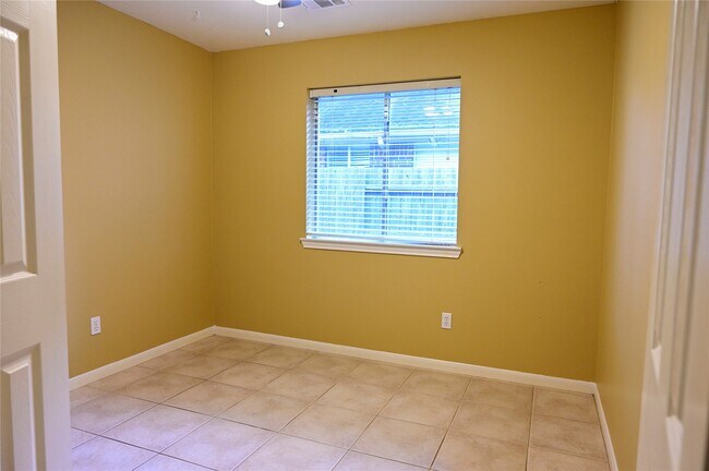 Building Photo - 4530 Topaz Trail Dr