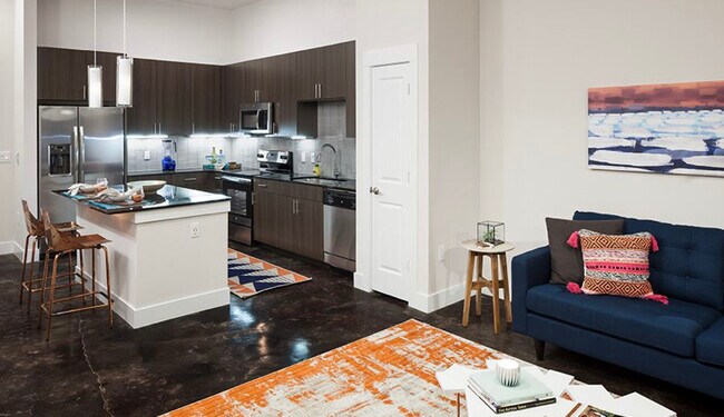 Building Photo - 2000 N Garrett Ave