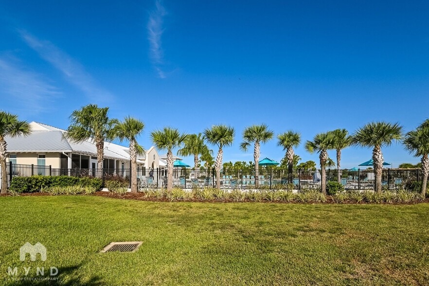 Building Photo - 11161 Leland Groves Dr