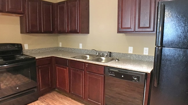 Building Photo - Whispering Oaks