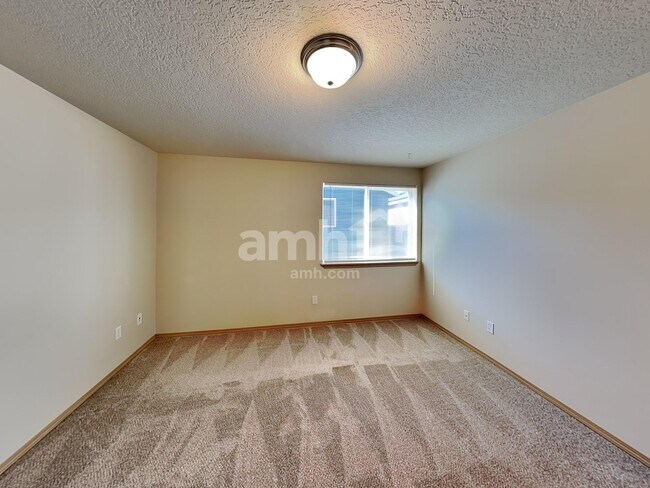 Building Photo - 467 Whitney Dr