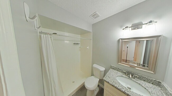 Building Photo - Beautiful 3-bedroom, 2-bath in the peaceful Ocala Park Estates Community