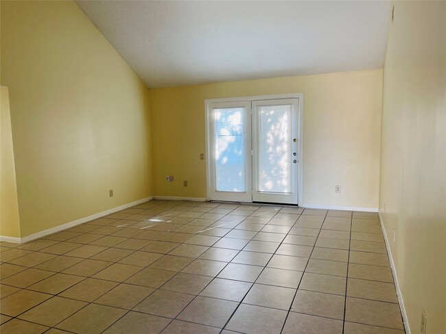 Building Photo - 210 Squires Bend