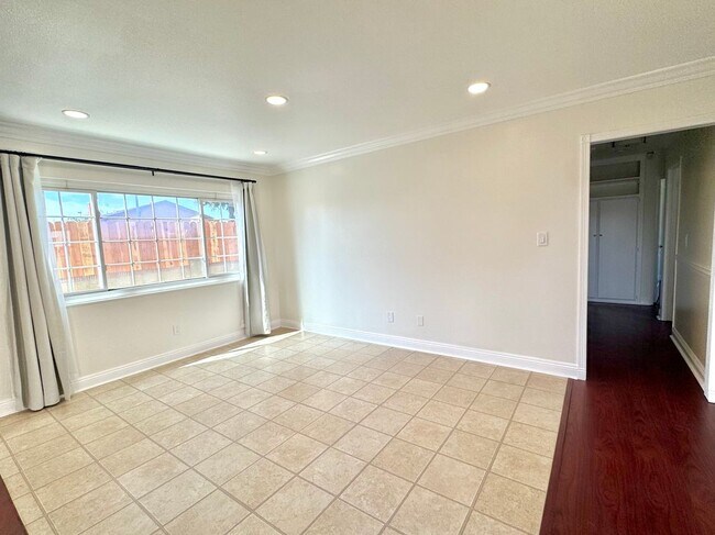 Building Photo - 15471 Salisbury Ln