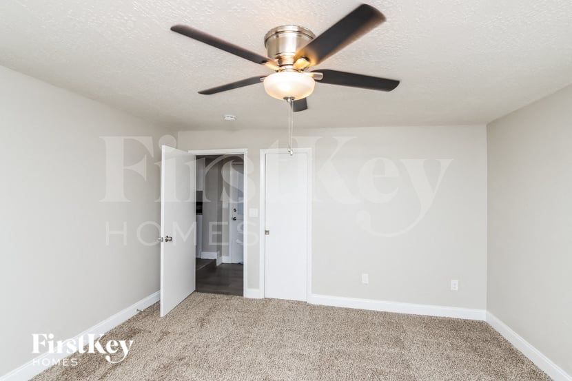 Building Photo - 990 Badger Dr NE