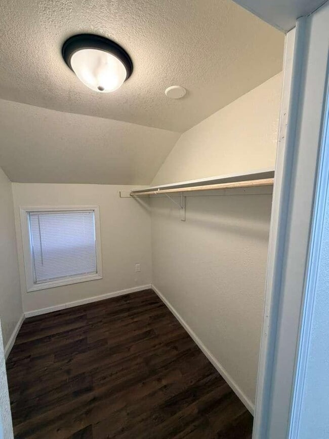 Building Photo - 651 W Bruce St