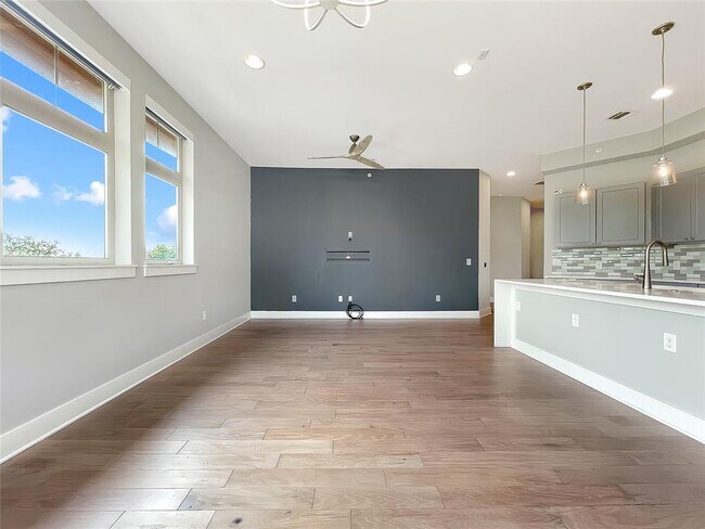 Building Photo - 908 Nueces St