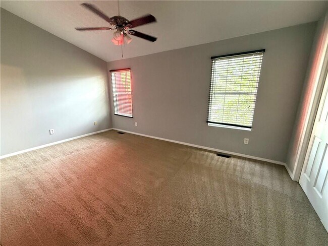 Building Photo - 805 Wedgewood Way