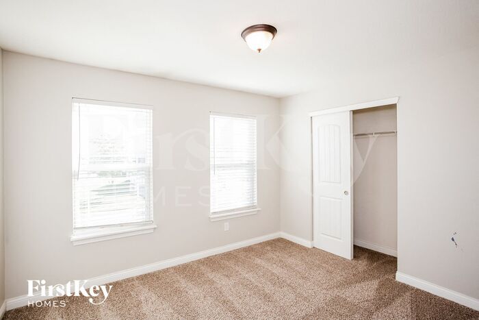 Building Photo - 688 S Parkway Ave
