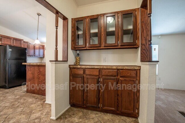 Building Photo - 359 E Zipp Rd