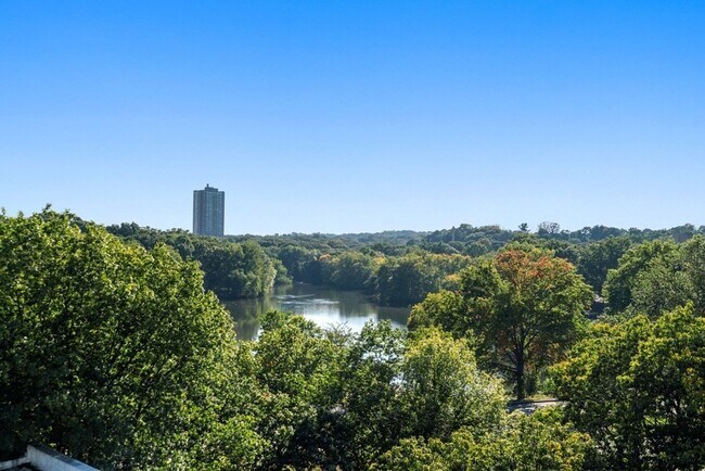 Building Photo - 10 Jamaicaway-