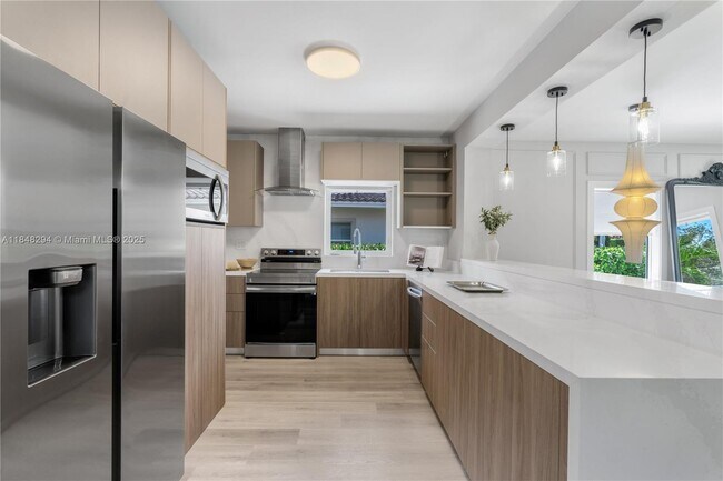 Building Photo - 4808 University Dr