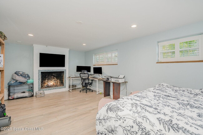 Building Photo - 409 E Melbourne Ave