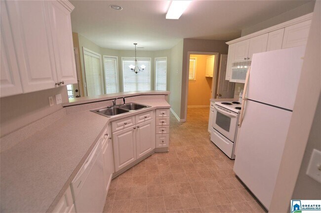 Building Photo - 211 Silver Creek Pkwy
