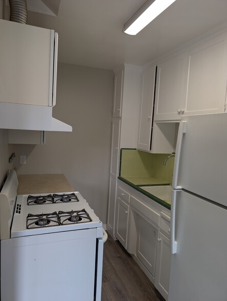 kitchen - 4431 College Ave