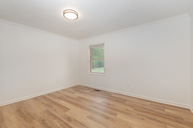 Building Photo - 1562 Mooresville Pike
